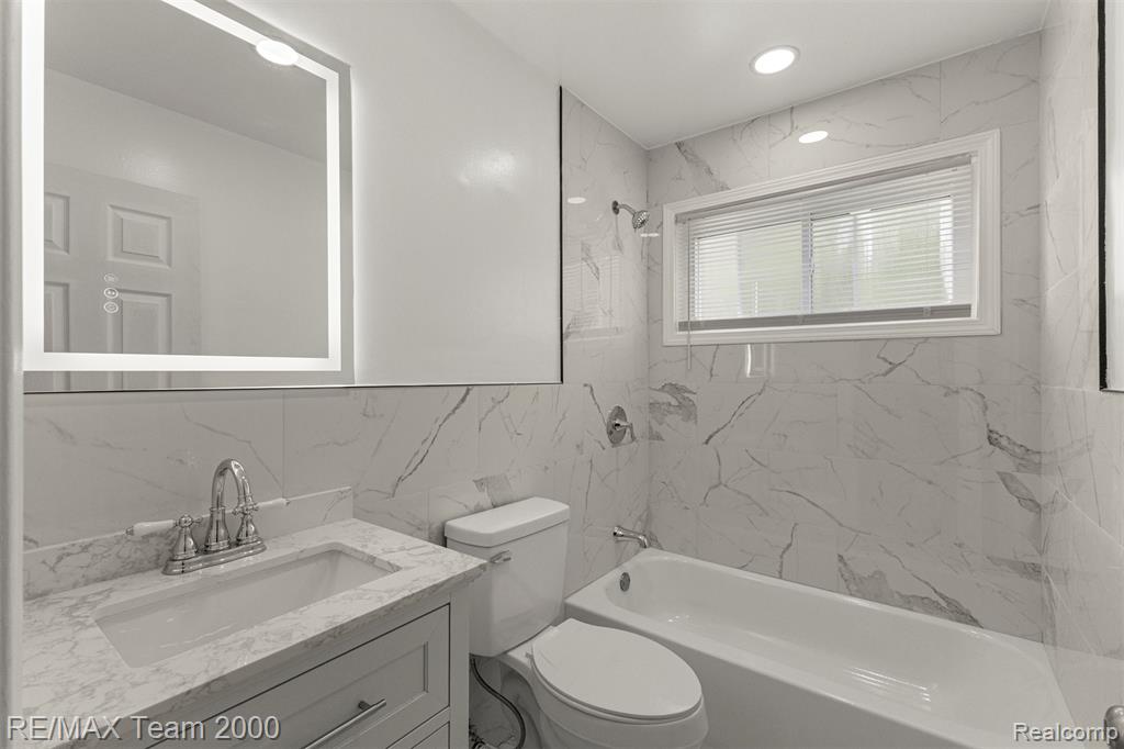 4652 Raymond Avenue, Dearborn Heights, MI 48125 — Photo 23
