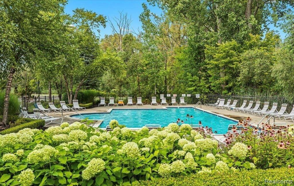 526 Red Oak Court, Walled Lake, MI 48390 — Photo 6