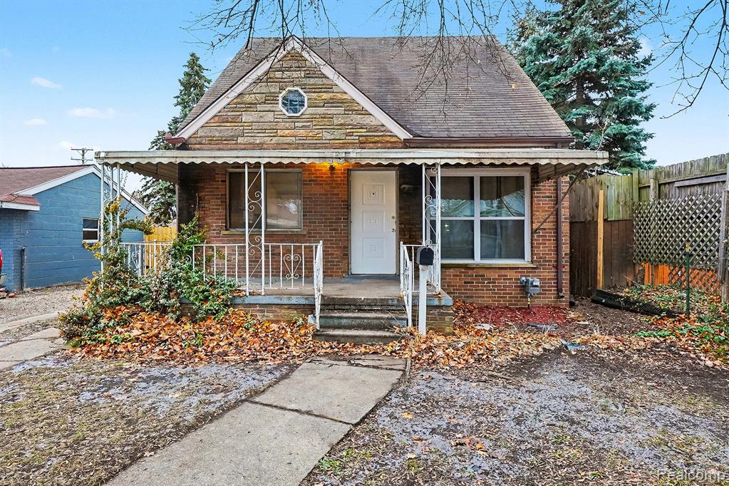 7356 Wiegand, Center Line, MI 48015 — front exterior