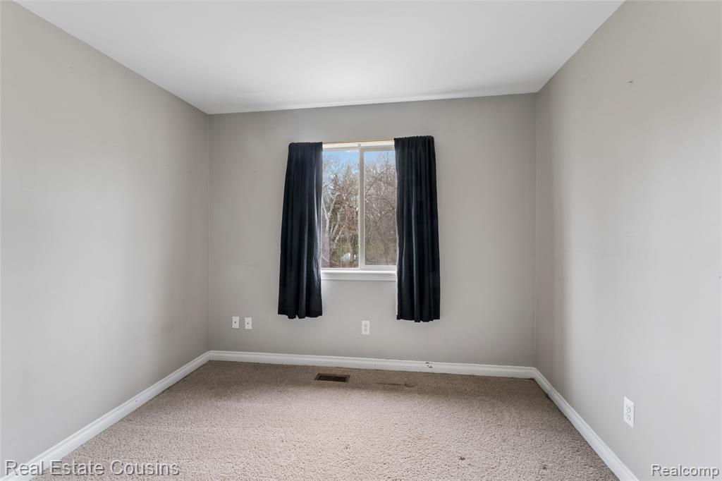 1520 NE Eden Gardens Drive S, Fenton, MI 48430 — Photo 19