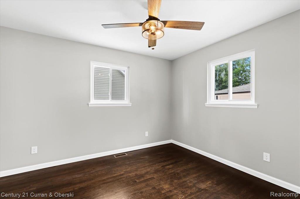 4474 HARDING Street, Dearborn Heights, MI 48125 — Photo 17