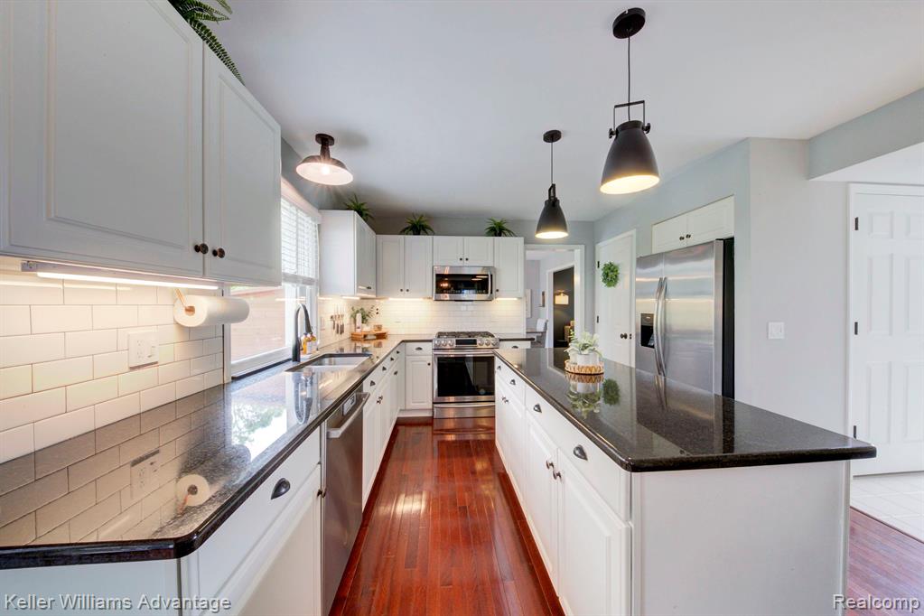 47694 EDINBURGH Drive, Plymouth, MI 48170 — Photo 20