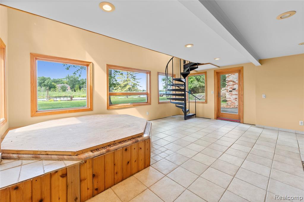 2354 Grove Park Road, Fenton, MI 48430 — Photo 17