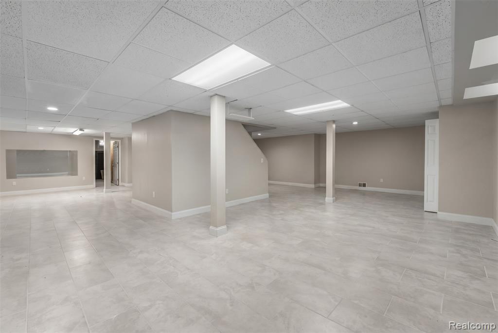 7386 Woodlore Drive, West Bloomfield, MI 48323 — Photo 30