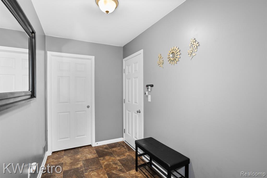 7966 Hallie Drive, Ypsilanti, MI 48198 — Photo 14