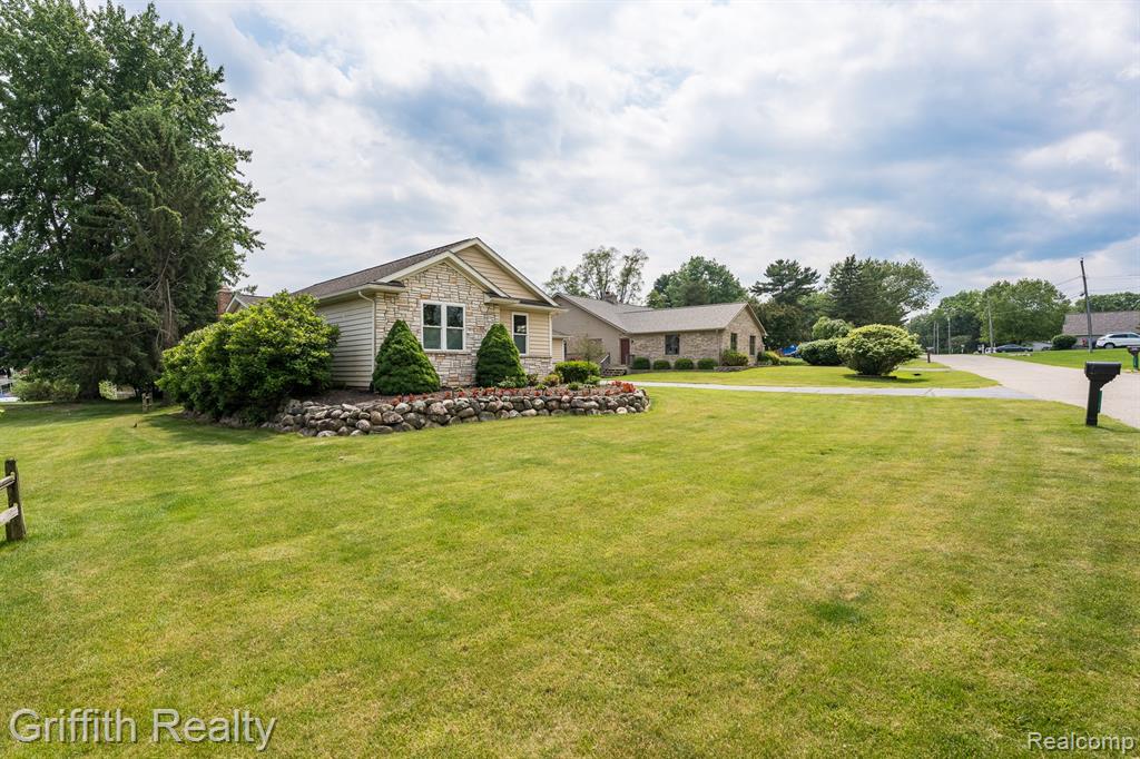 1158 Camelot Drive, Pinckney, MI 48169 — Photo 9