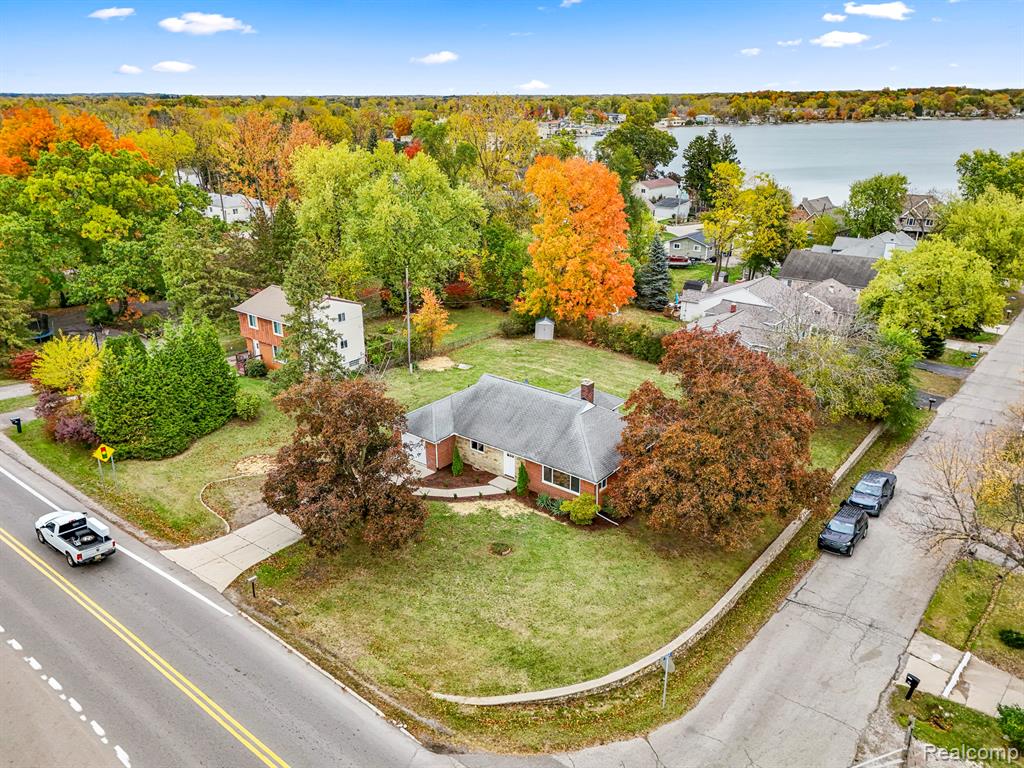 633 S Pontiac Trail, Walled Lake, MI 48390 — Photo 7