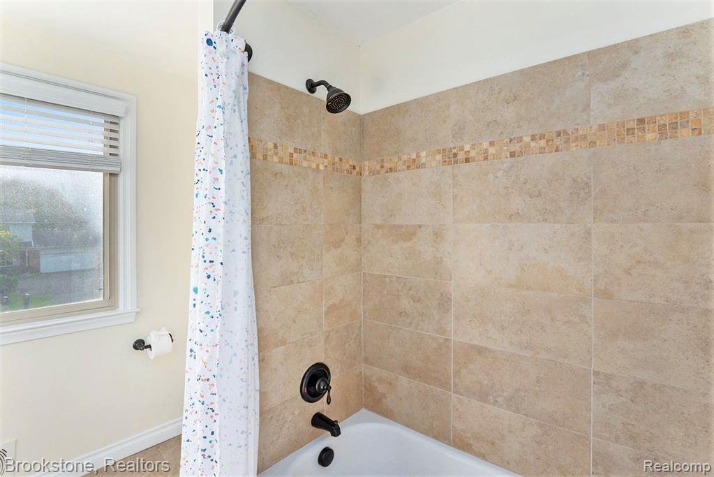 6533 POST OAK Drive, West Bloomfield, MI — Photo 31