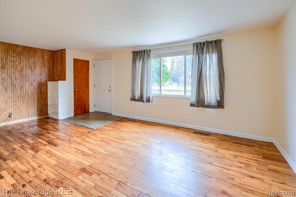 4093 Coral Street, Burton, MI 48509 — Photo 11