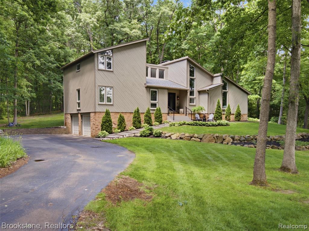 7450 Deerhill Drive, Clarkston, MI — Photo 3