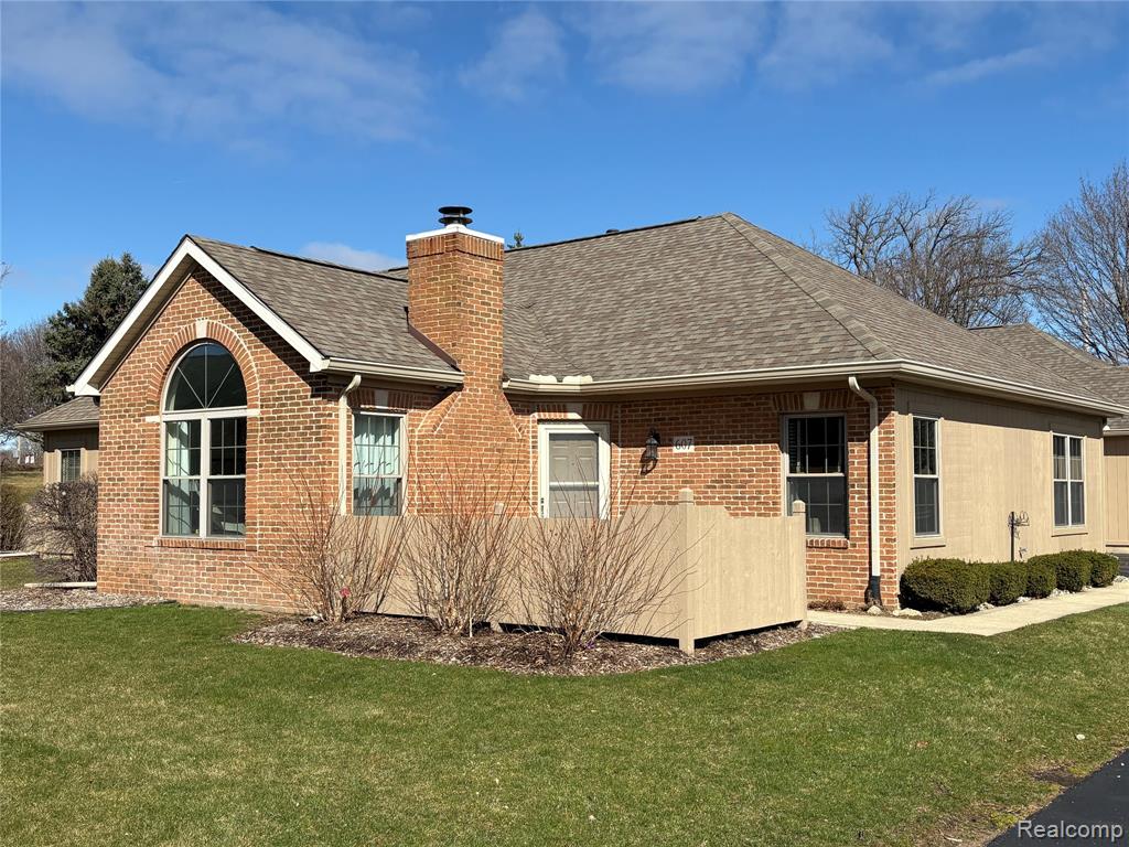 607 Perry Creek Drive, Grand Blanc, MI 48439 — front exterior