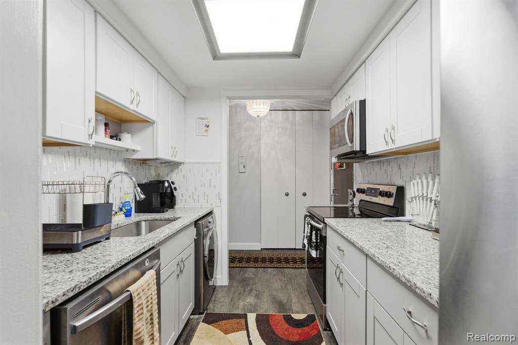 8200 E Jefferson Avenue, 411, Detroit, MI 48214 — Photo 11