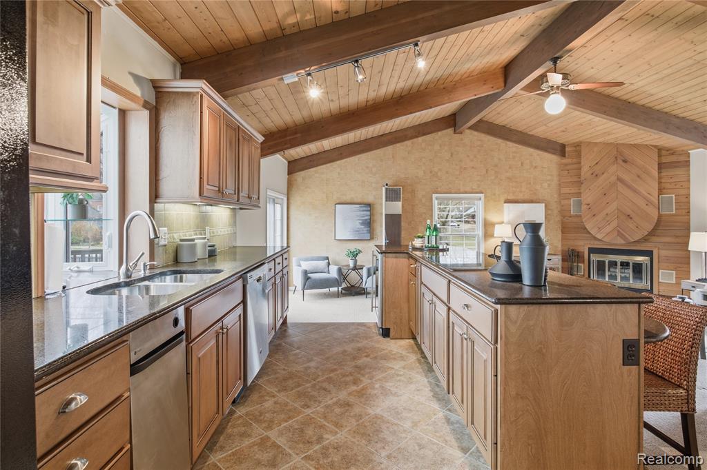 10404 Hart Avenue, Huntington Woods, MI — Photo 16