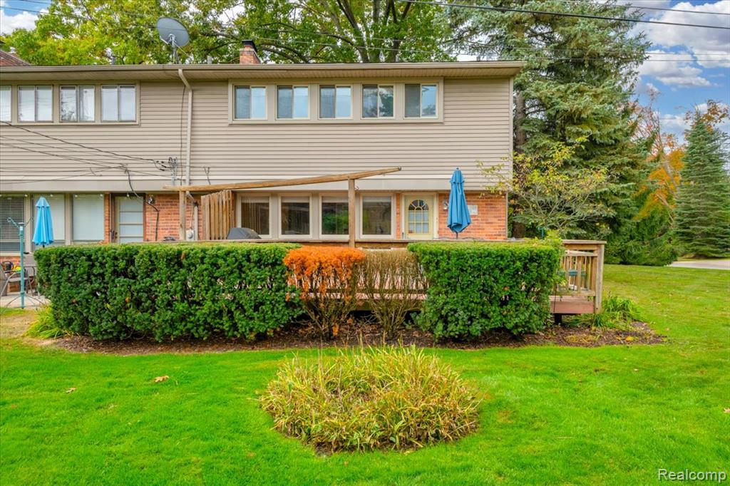 1076 Stratford Lane, Bloomfield Hills, MI 48304 — Photo 27