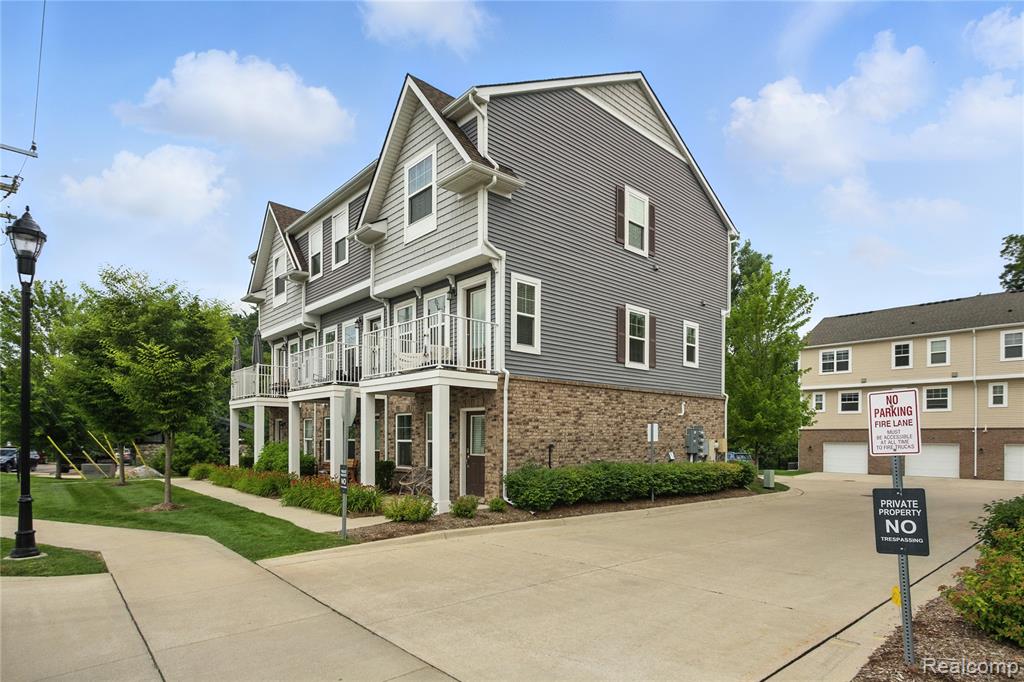3317 Parkways Boulevard, Auburn Hills, MI 48326 — Photo 3