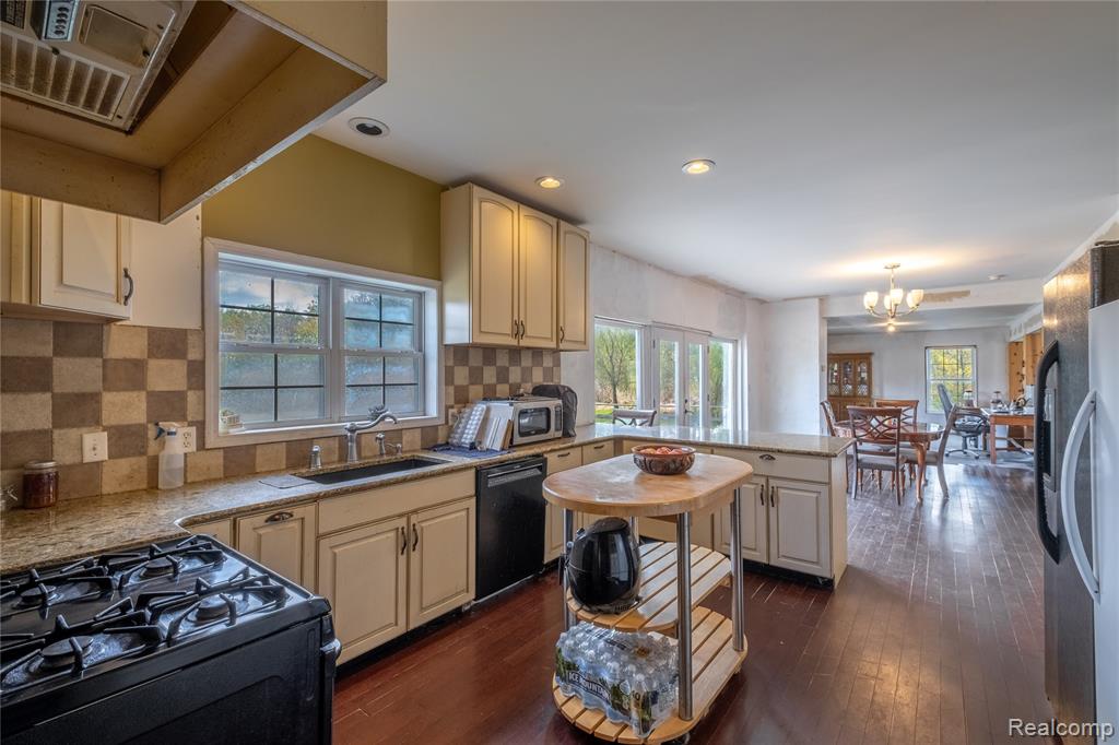 6802 Booth Road, North Branch, MI 48461 — Photo 16