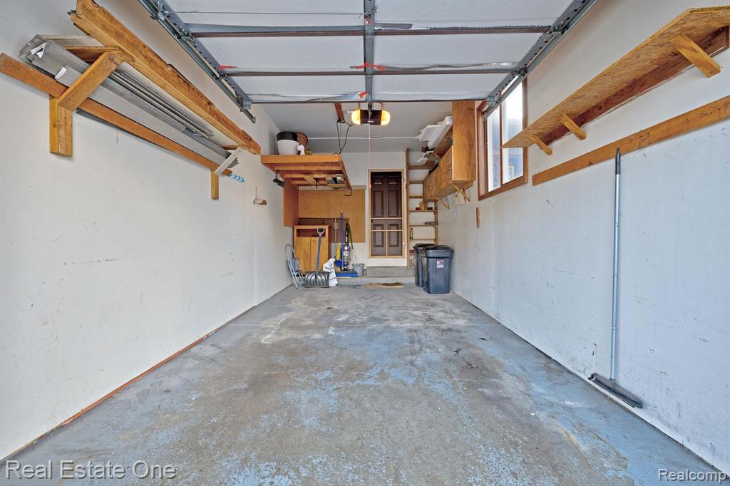 9045 E BLUEWATER Drive, Clarkston, MI 48348 — Photo 40