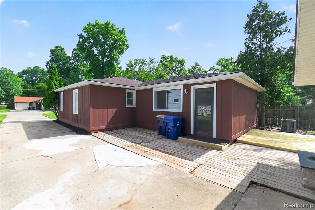 4841 Fenmore Avenue, Waterford, MI 48328 — Photo 30