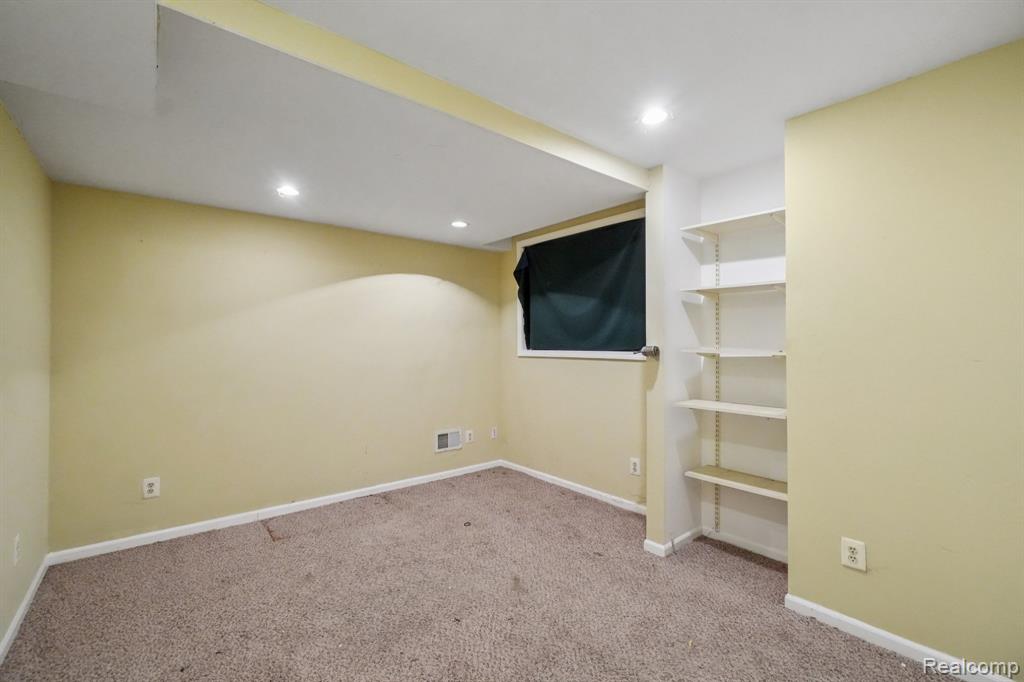 4123 Windiate Park Drive, Waterford, MI 48329 — Photo 42