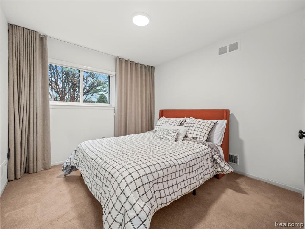 980 Briston Drive, Rochester Hills, MI 48307 — Photo 34