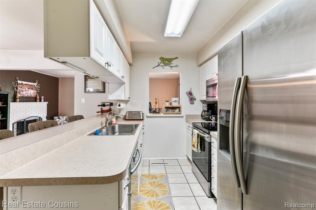8419 Belle Bluff Drive, Grand Blanc, MI 48439 — Photo 10