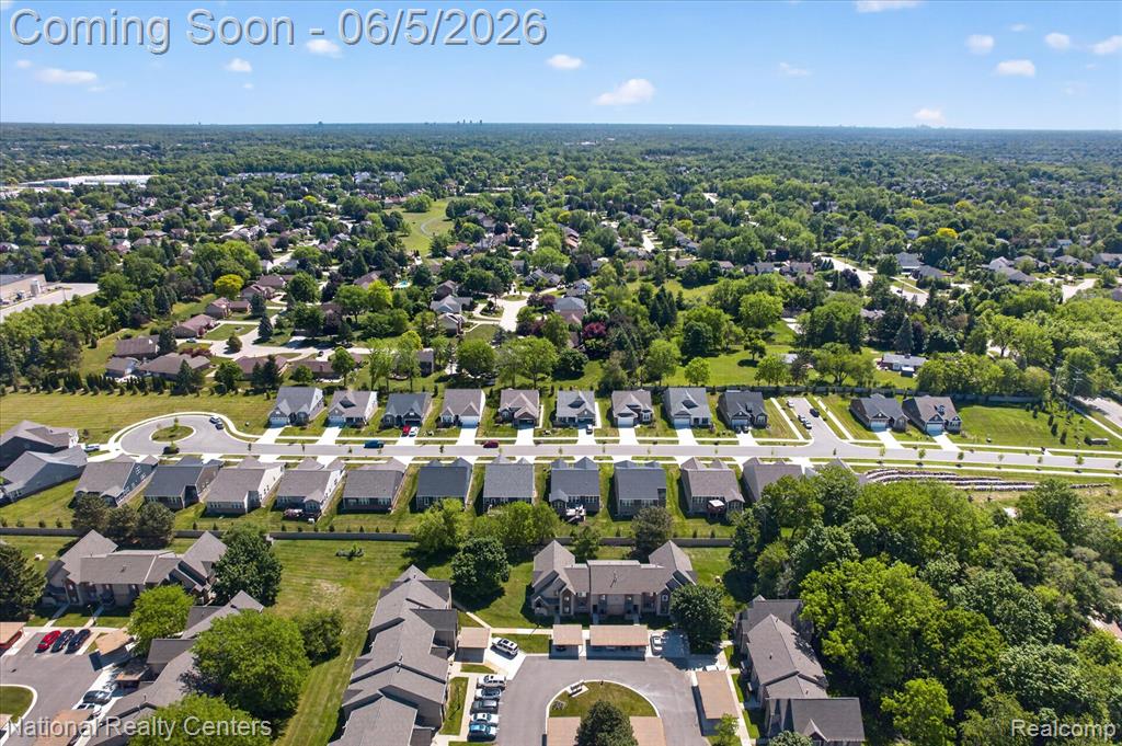 38681 Chasewood Court, Farmington, MI 48335 — Photo 47