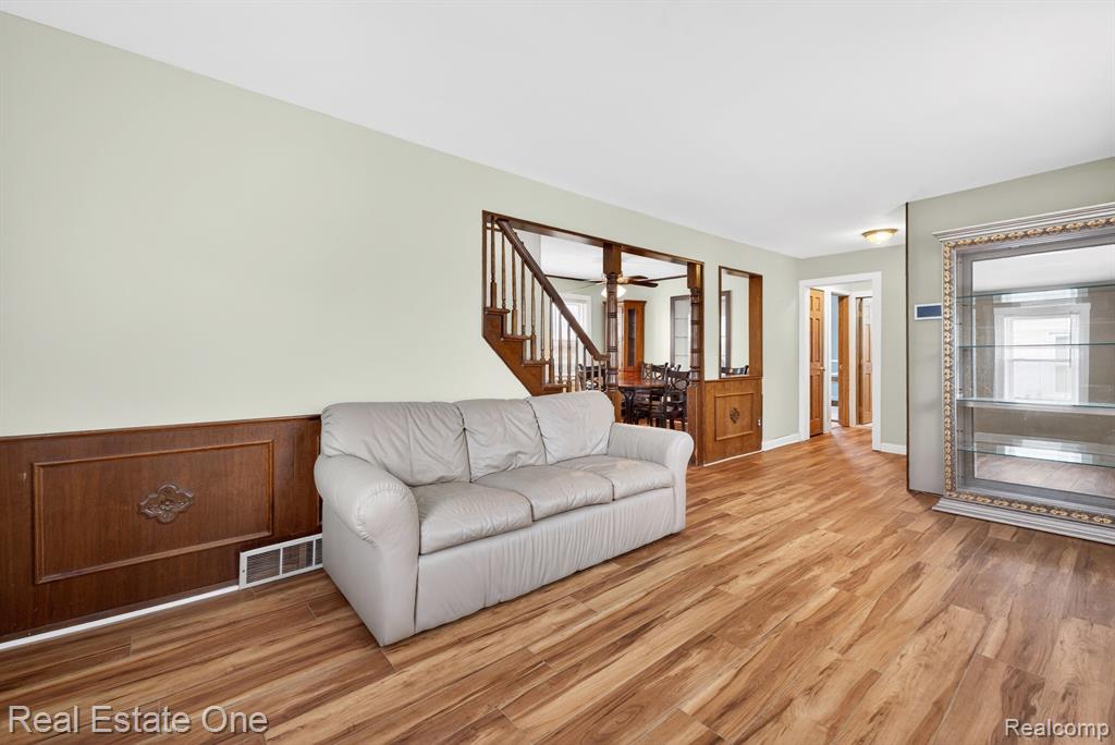466 Spruce Street, Wyandotte, MI 48192 — Photo 7