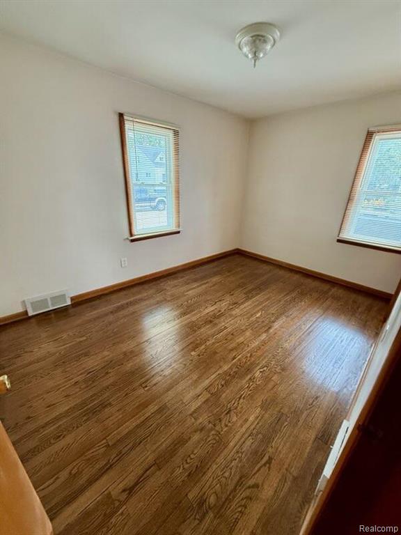 560 E ANNABELLE Avenue, Hazel Park, MI 48030 — Photo 4