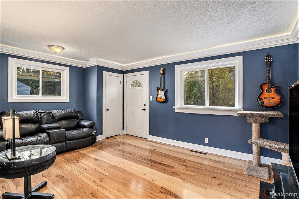 441 CLAYBURN Boulevard, Waterford, MI 48327 — Photo 3