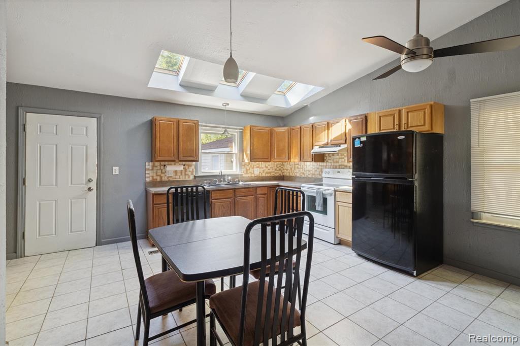 639 N Harvey Street, Westland, MI — Photo 11