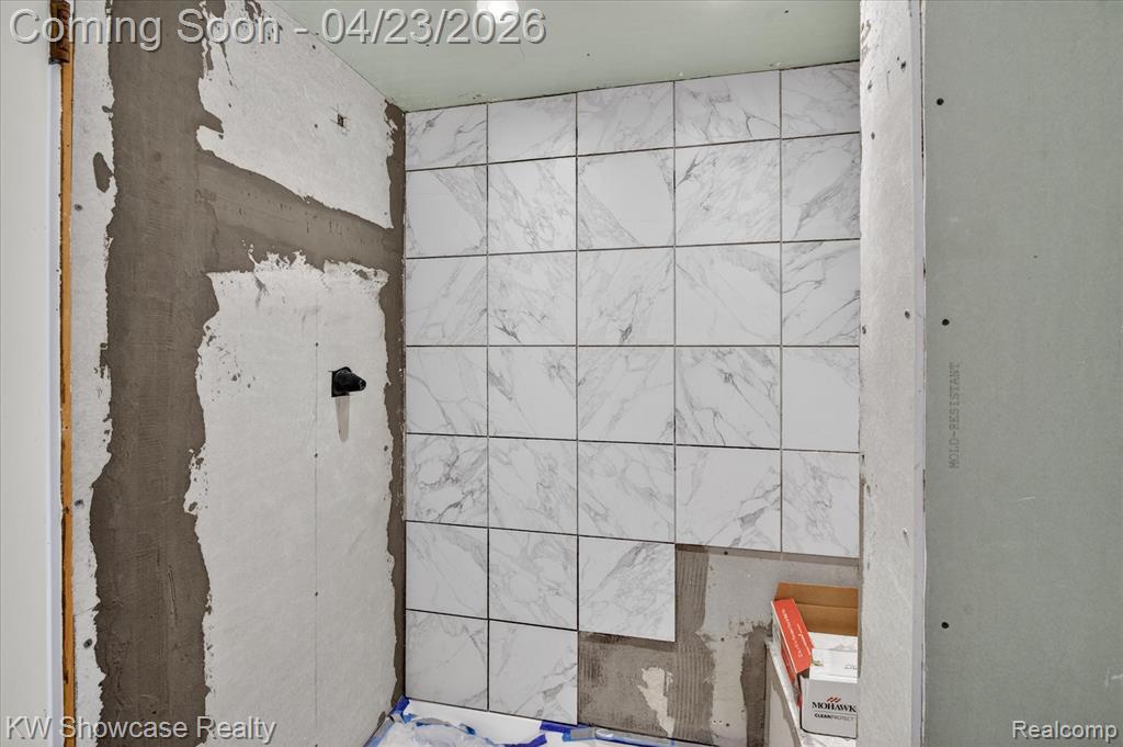 1584 Chanticlair Circle, Wixom, MI 48393 — Photo 21