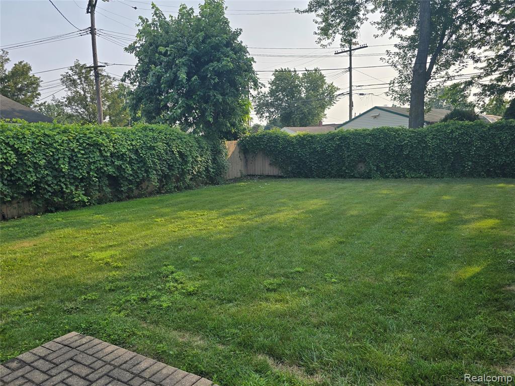 535 Lytle Place, Garden City, MI — Photo 33