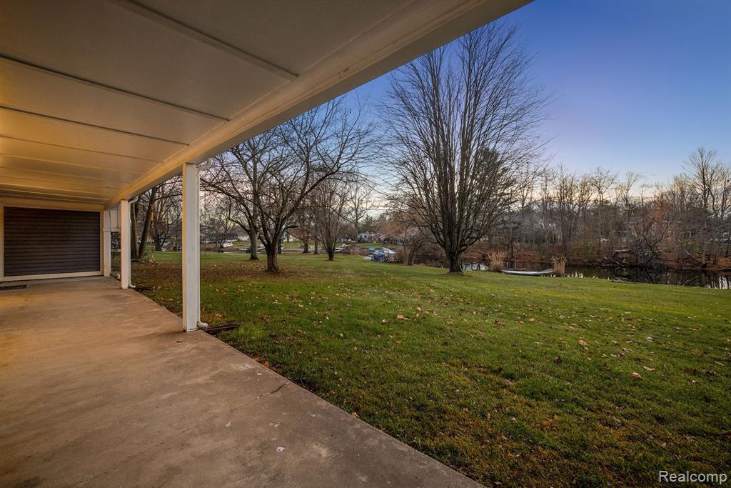 6992 Biscayne Avenue, White Lake, MI 48383 — Photo 29