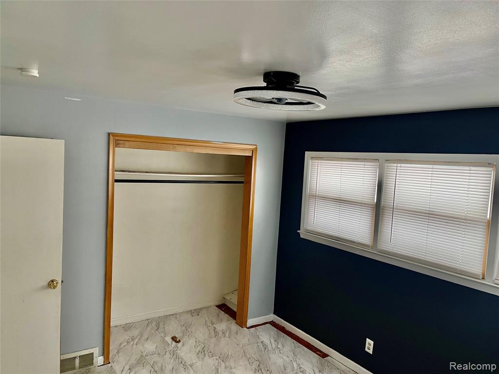 22130 Kenosha Street S, Oak Park, MI 48237 — Photo 3