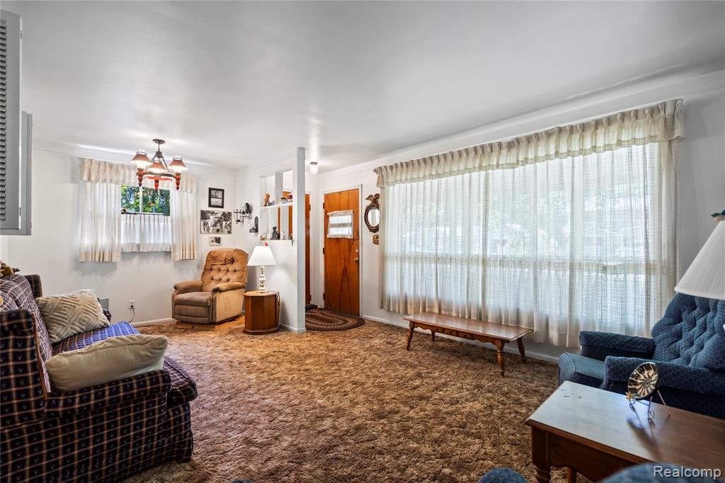 4030 Letart Avenue, Waterford, MI 48329 — Photo 5