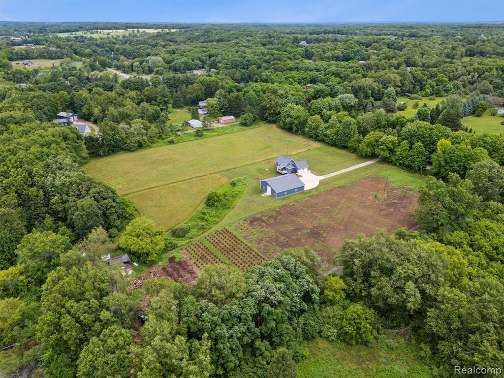 4711 Fenton Road, Hartland, MI 48353 — Photo 46