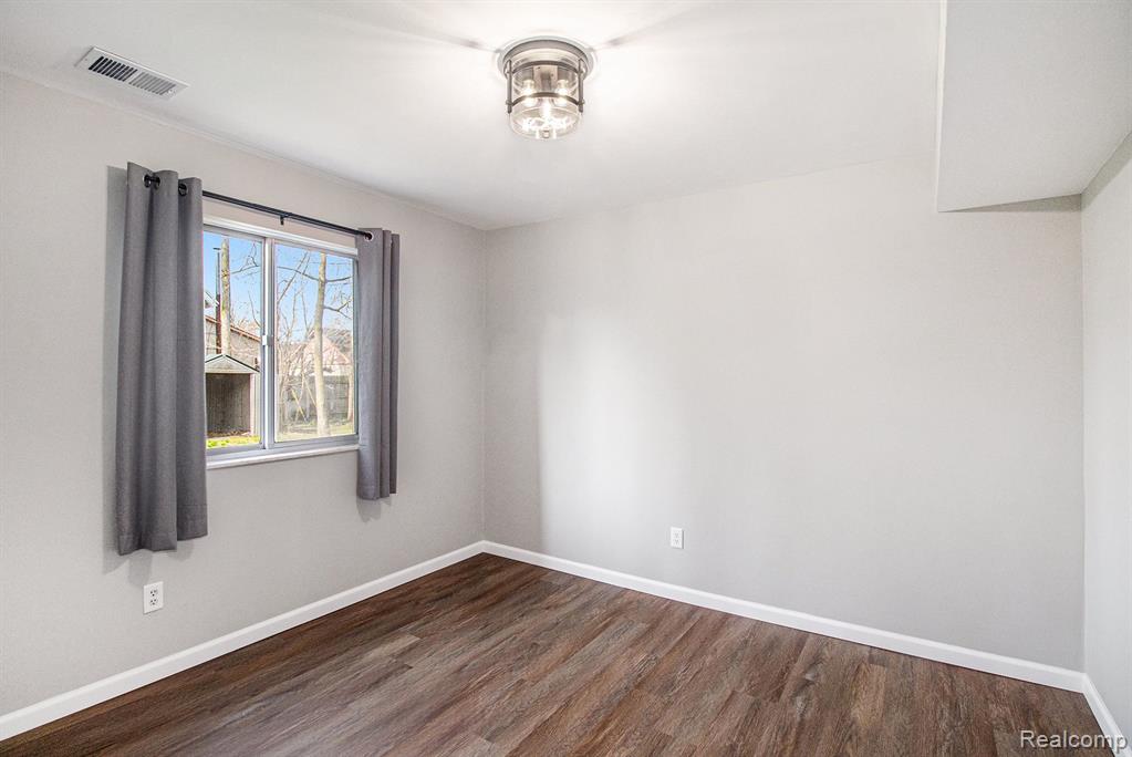 415 RAILROAD Street, Howell, MI 48843 — Photo 10
