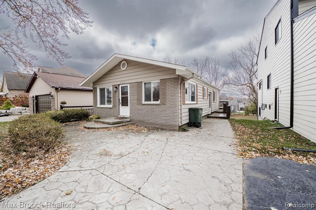 5528 SUNNYCREST Drive, West Bloomfield, MI 48323 — Photo 3