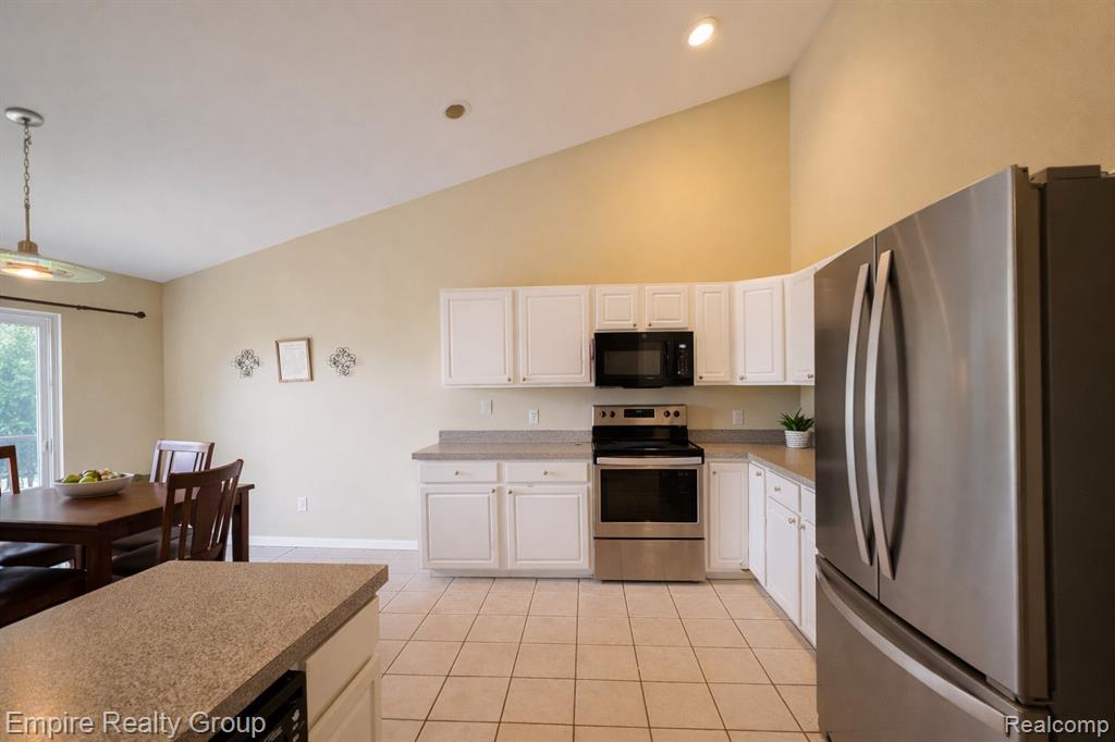 12330 Hickory E, Utica, MI 48315 — Photo 12