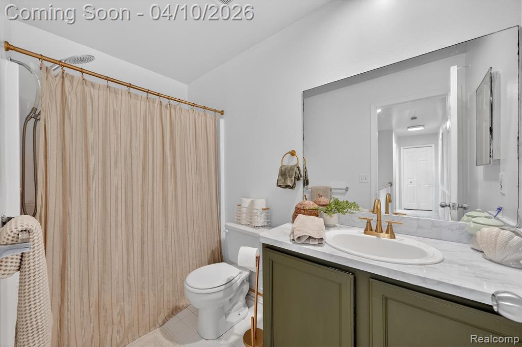 255 Round Tree Drive, Lake Orion, MI — Photo 29