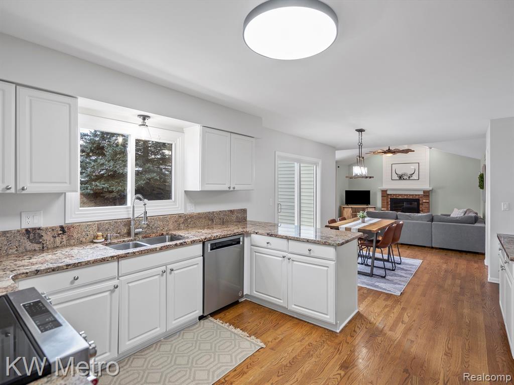 441 DORCHESTER Way, Milford, MI 48381 — Photo 16