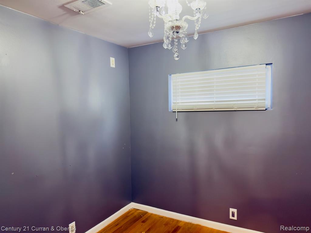 8320 Robindale Avenue, Dearborn Heights, MI 48127 — Photo 23