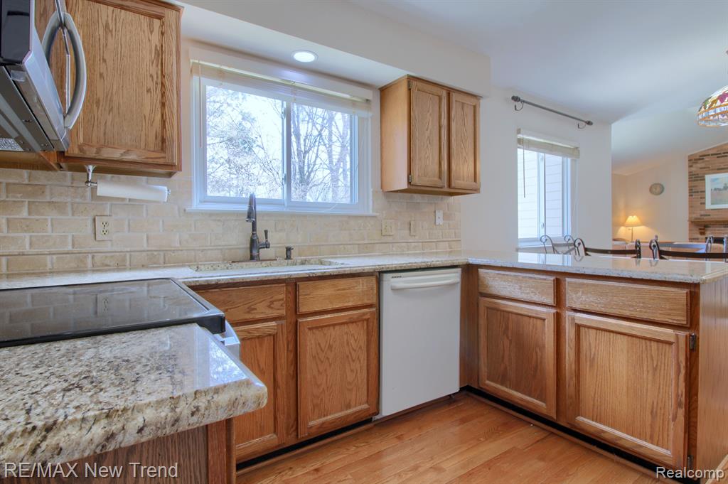 24802 SARAH FLYNN, Novi, MI — Photo 13