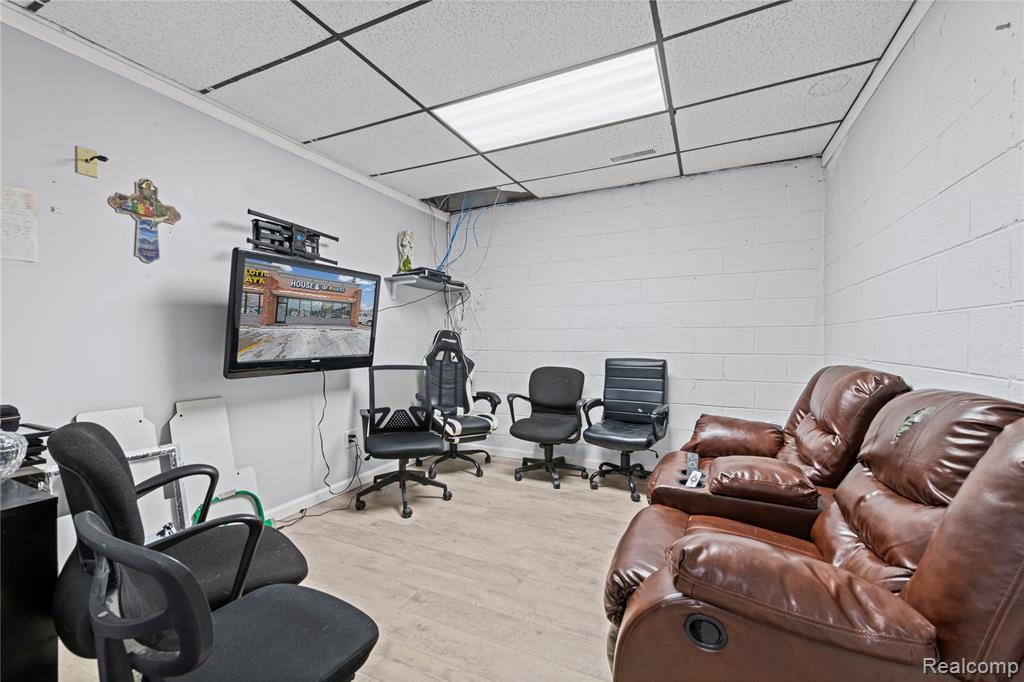 43911 Van Dyke, Sterling Heights, MI 48314 — Photo 19