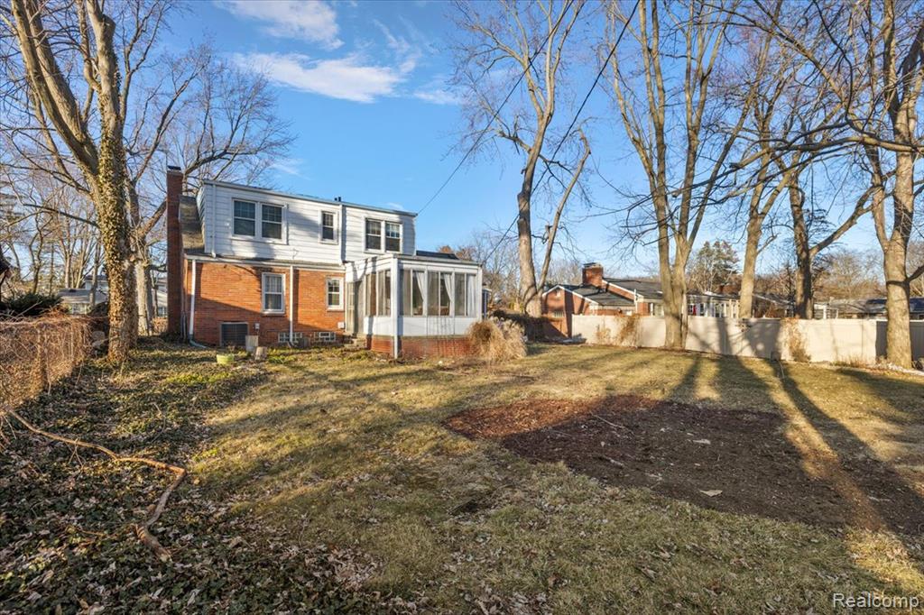 17601 Cambridge Boulevard, Lathrup Village, MI 48076 — Photo 3