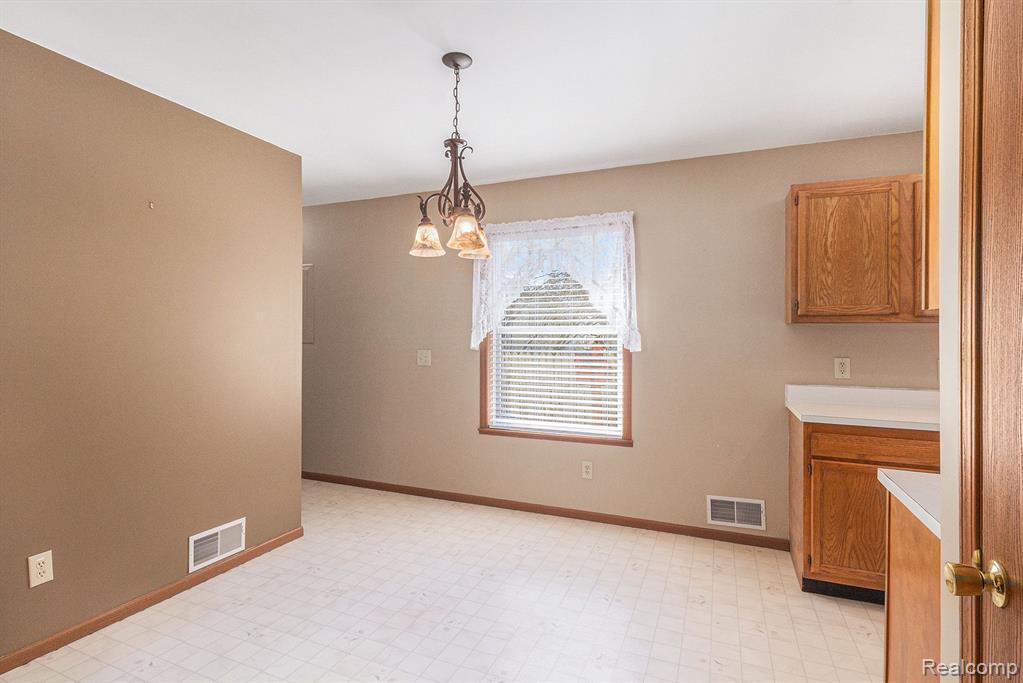 930 N EAST Street, Fenton, MI 48430 — Photo 11
