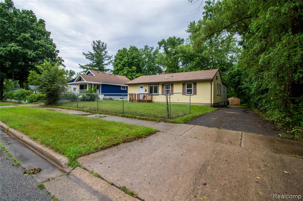 68 N Astor Street, Pontiac, MI 48342 — Photo 2