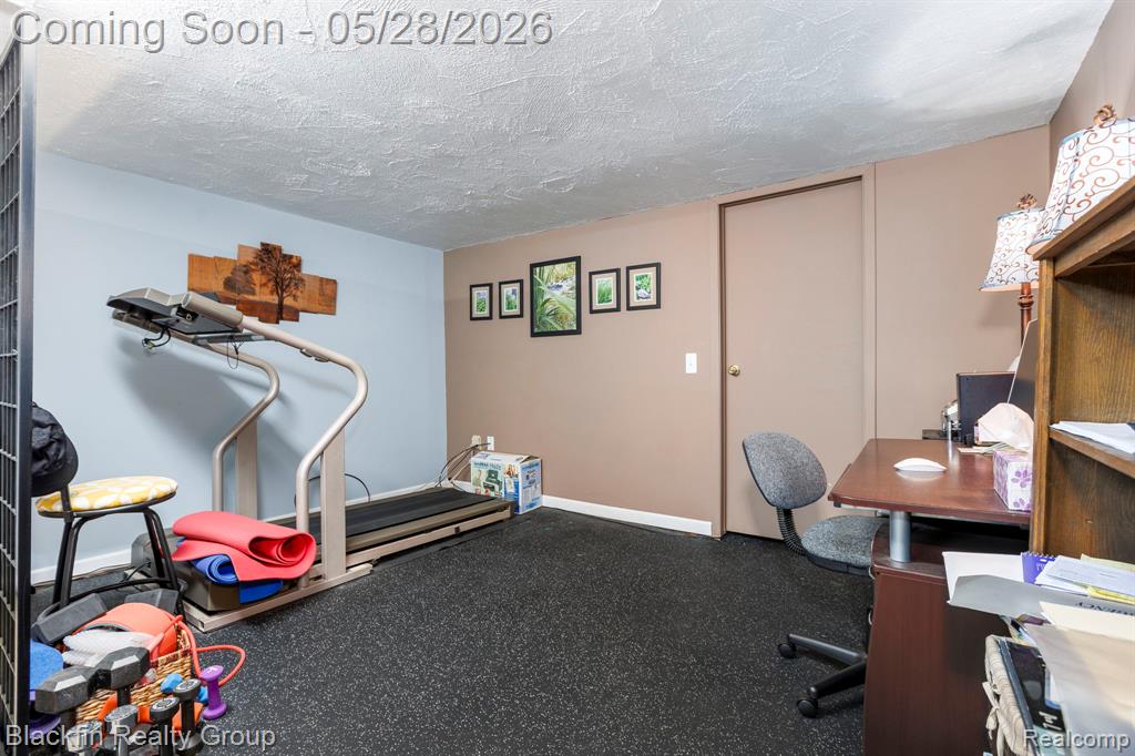 430 N Batchewana Street, Clawson, MI — Photo 27