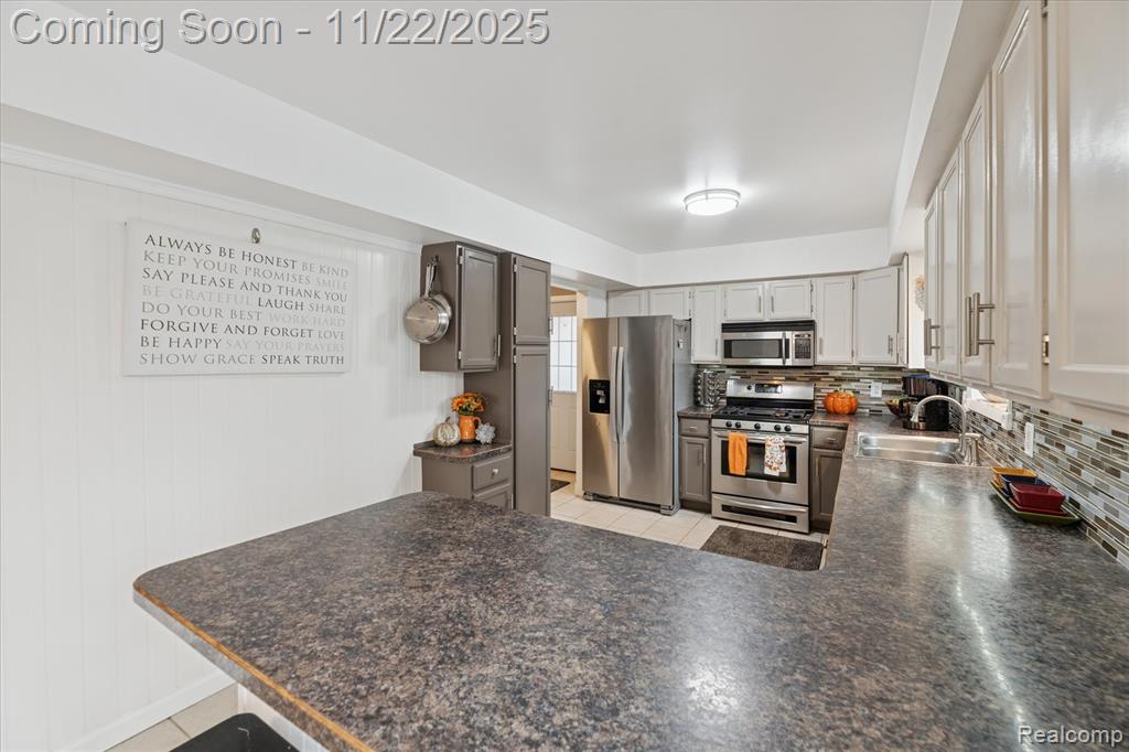 4196 Lotus Drive, Waterford, MI 48329 — Photo 15