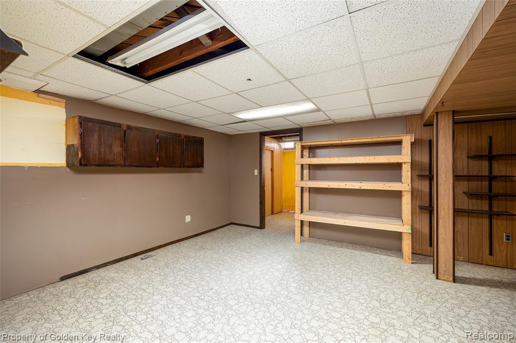6951 Apache Trail, Westland, MI — Photo 13
